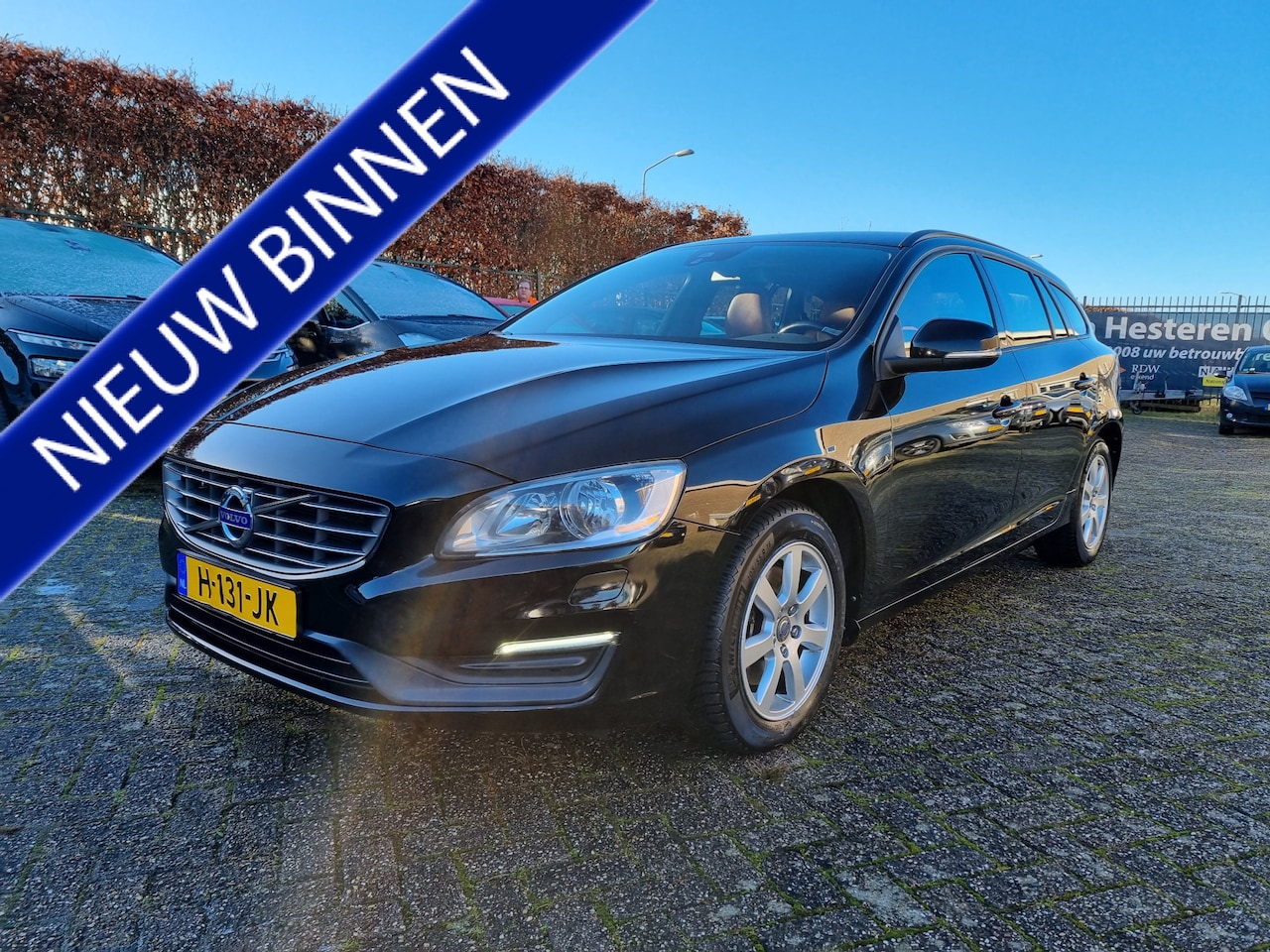 Volvo V60 - 1.6 T3 Momentum AUTOMAAT ✅NIEUWE APK ✅TREKHAAK - AutoWereld.nl