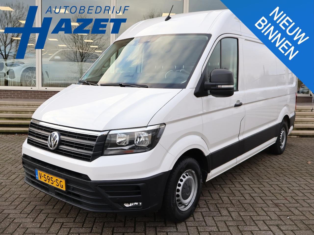 Volkswagen Crafter - 35 2.0 TDI 140 PK L3H3 + WERKPLAATS INRICHTING + TREKHAAK 3000 KG | CAMERA | DAB | APPLE C - AutoWereld.nl