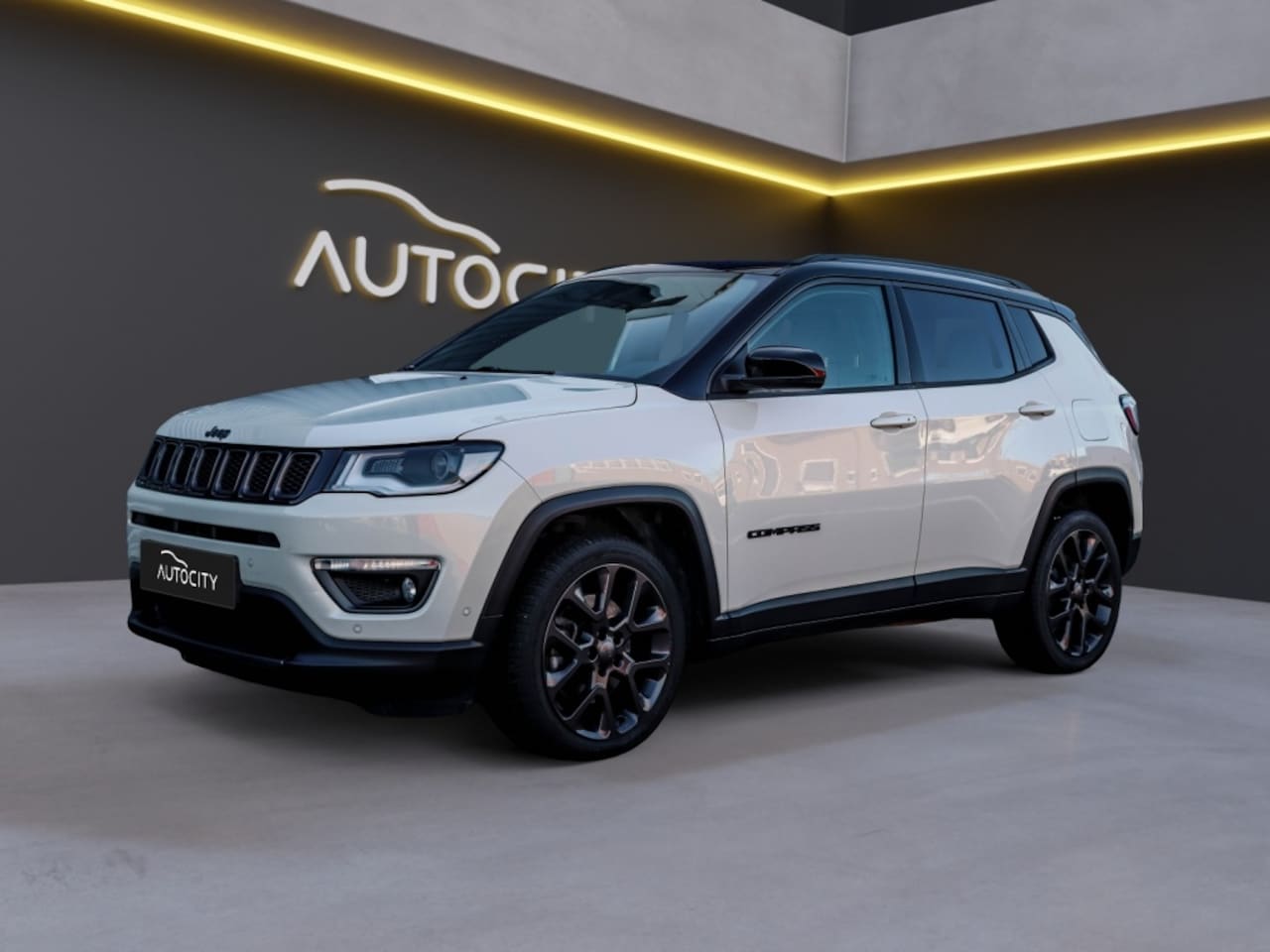 Jeep Compass - Compass 1.3 Plug-In Hybrid Limited Pano l Leder l Memory l VOL O - AutoWereld.nl