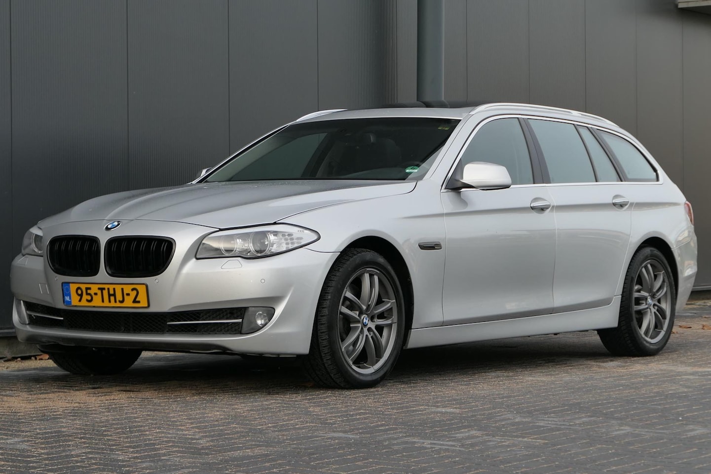 BMW 5-serie Touring - 525d High Executive Panoramadak Navi Leder Trekhaak - AutoWereld.nl