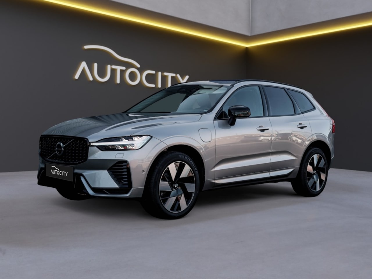 Volvo XC60 - XC 60 T8 AWD Plus Dark Long Range l Pano l Harman l 360 l Memory - AutoWereld.nl