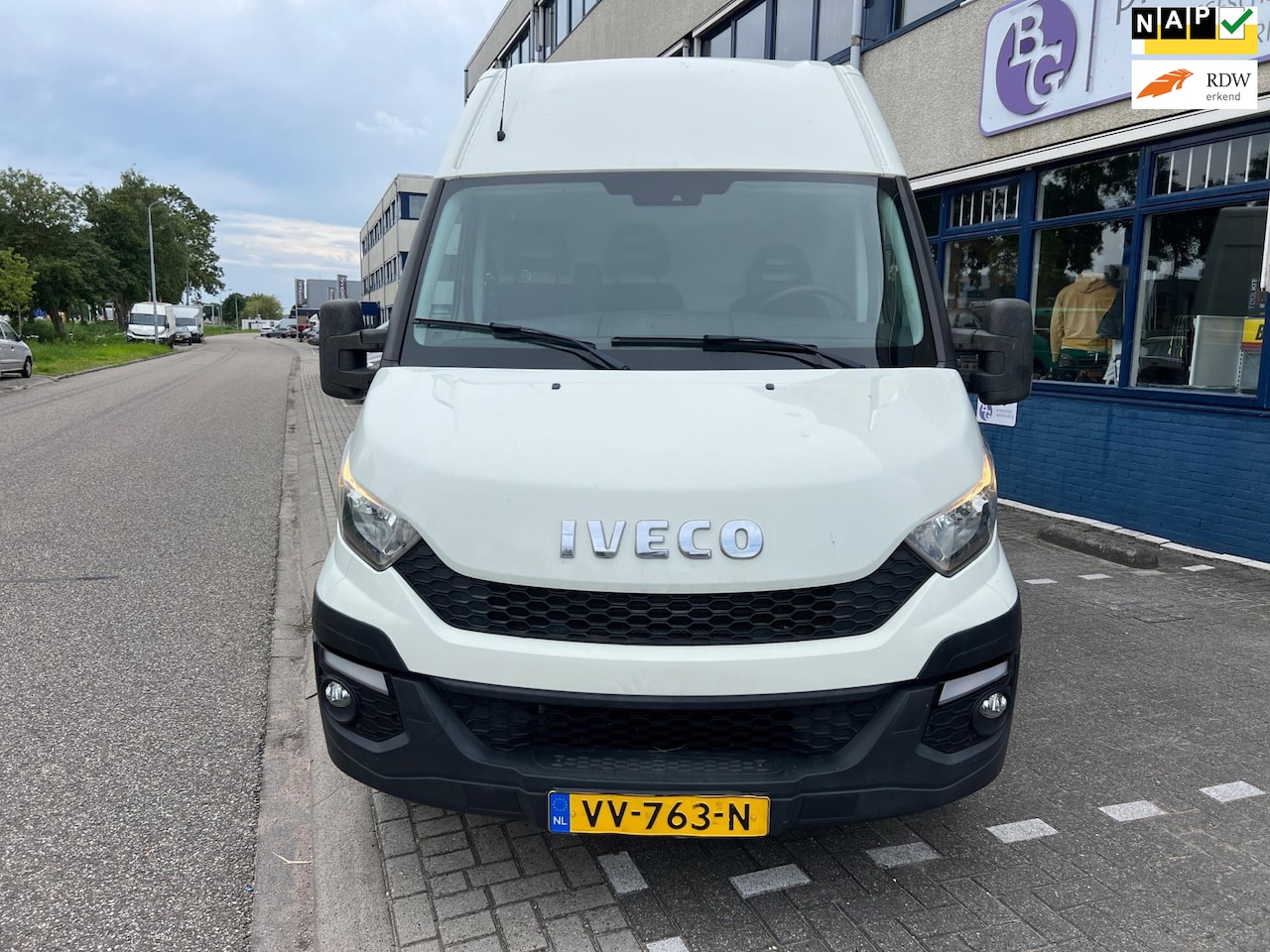 Iveco Daily - 35C13V 2.3 352 H3 L 35C13V 2.3 352 H3 L (((Dubbel lucht )) airco ))) - AutoWereld.nl