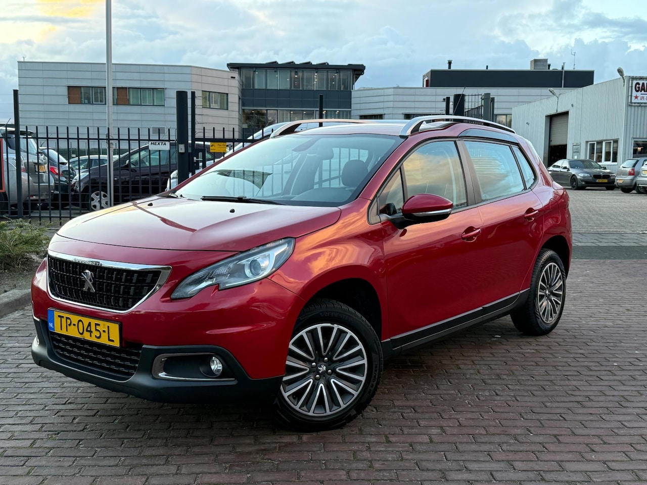 Peugeot 2008 - 1.2 PureTech Active Navi, Dealer onderhouden, NAP - AutoWereld.nl