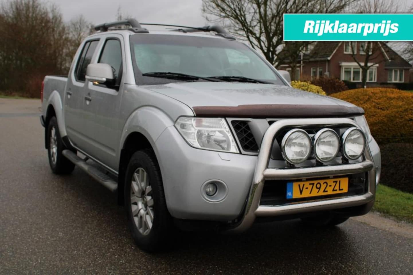 Nissan Navara - 2.5dCi 190pk XE Double Cab 4WD automaat ECC/cruise/navi/trekhaak - AutoWereld.nl