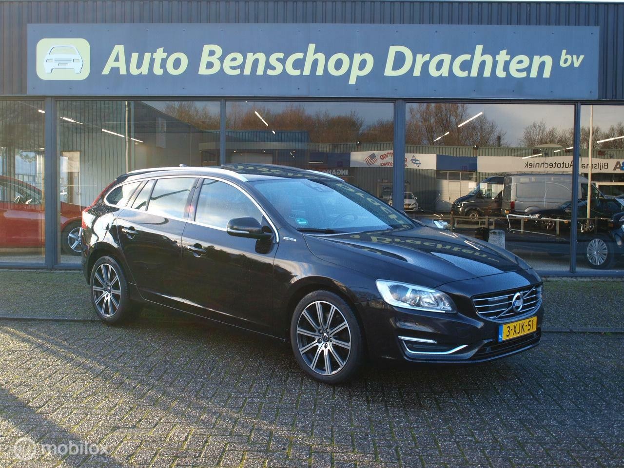 Volvo V60 - 2.4 D6 Summum AWD Plug-in Hybrid El. Schuifdak Leer Xenon Navi Elec Stoelen - AutoWereld.nl