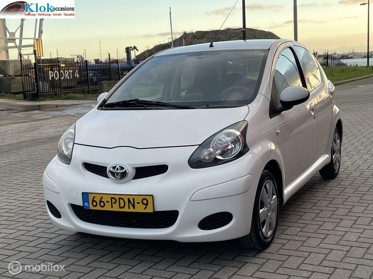 Toyota Aygo - 1.0-12V Comfort Navigator Trek haak Airco Navi - AutoWereld.nl