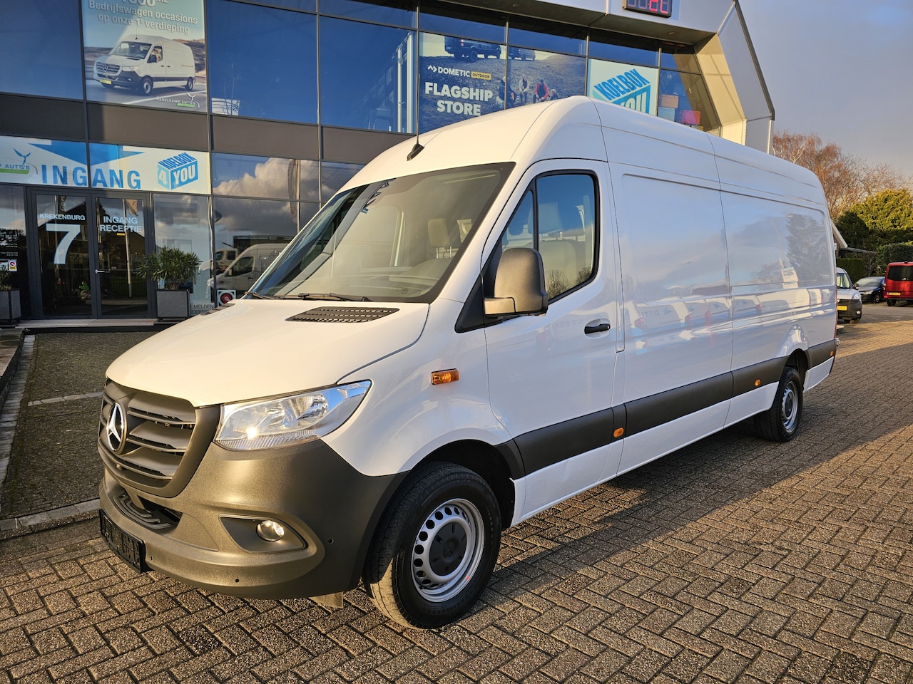 Mercedes-Benz Sprinter - 317 CDI L3-H2 RWD * Navi * 360 Graden Camera * PDC * Chauffeursstoel * - AutoWereld.nl