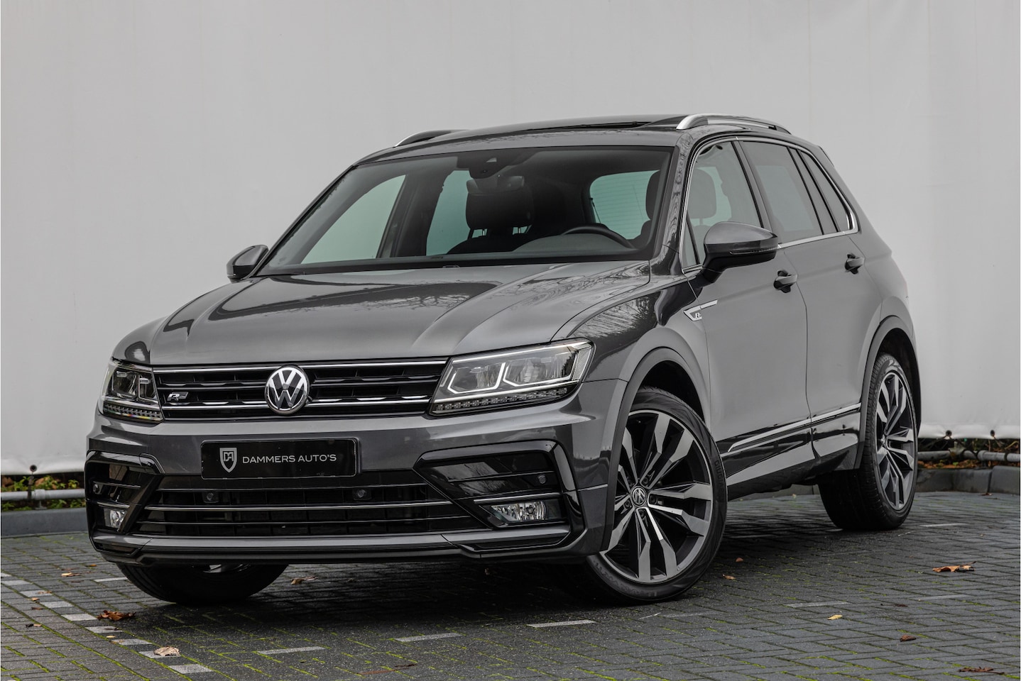 Volkswagen Tiguan - 1.4 TSI ACT 150pk R-line DSG Pano 20'' ACC - AutoWereld.nl