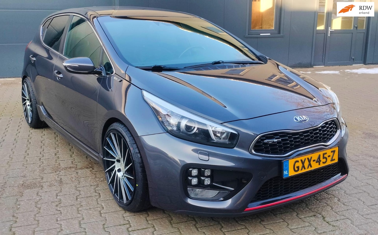 Kia Cee'd - 1.6 T-GDi GT 204pk Recaro Navi Facelift - AutoWereld.nl