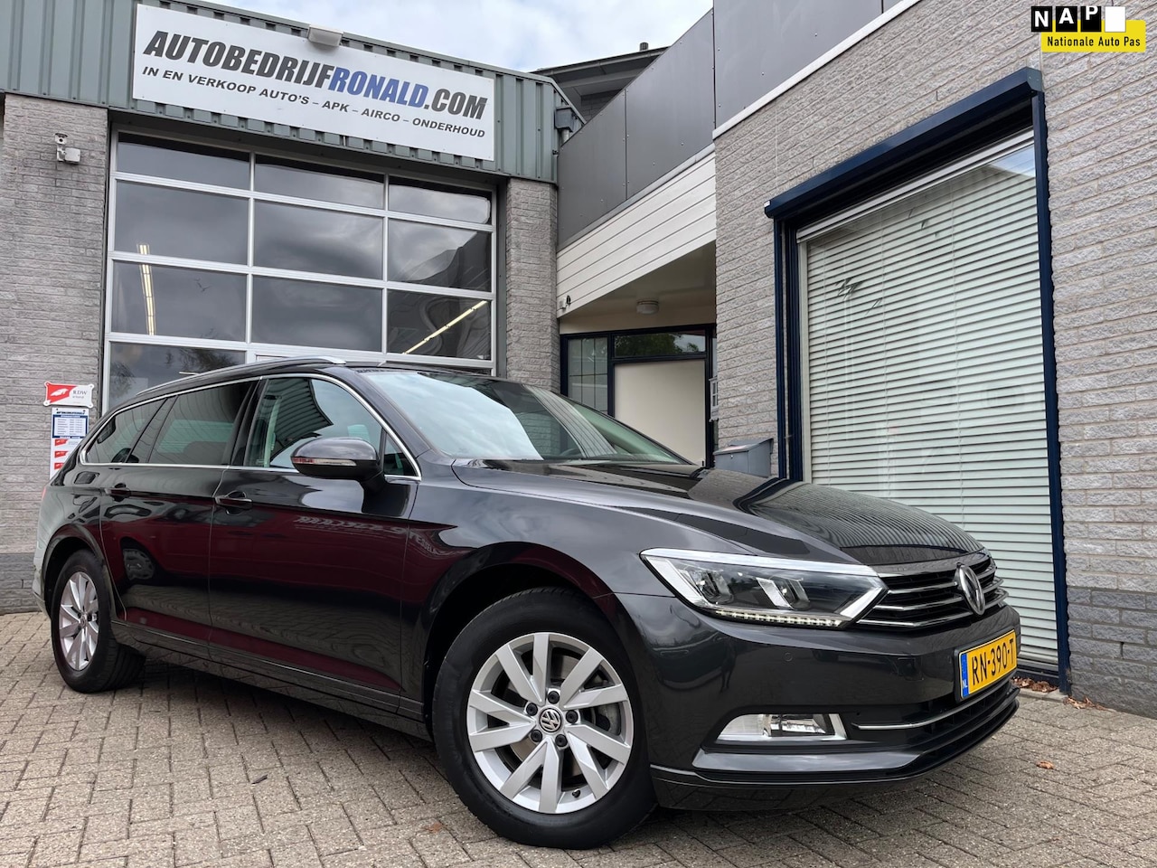 Volkswagen Passat Variant - 1.4 TSI Comfortline Business NL.Auto/Automaat/Apple Carplay/Led Koplampen/Dealer Onderhoud - AutoWereld.nl