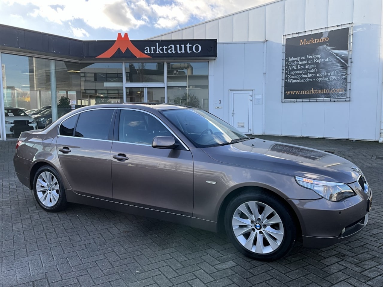 BMW 5-serie - 520i Nieuwstaat!! Youngtimer met Open dak!! - AutoWereld.nl