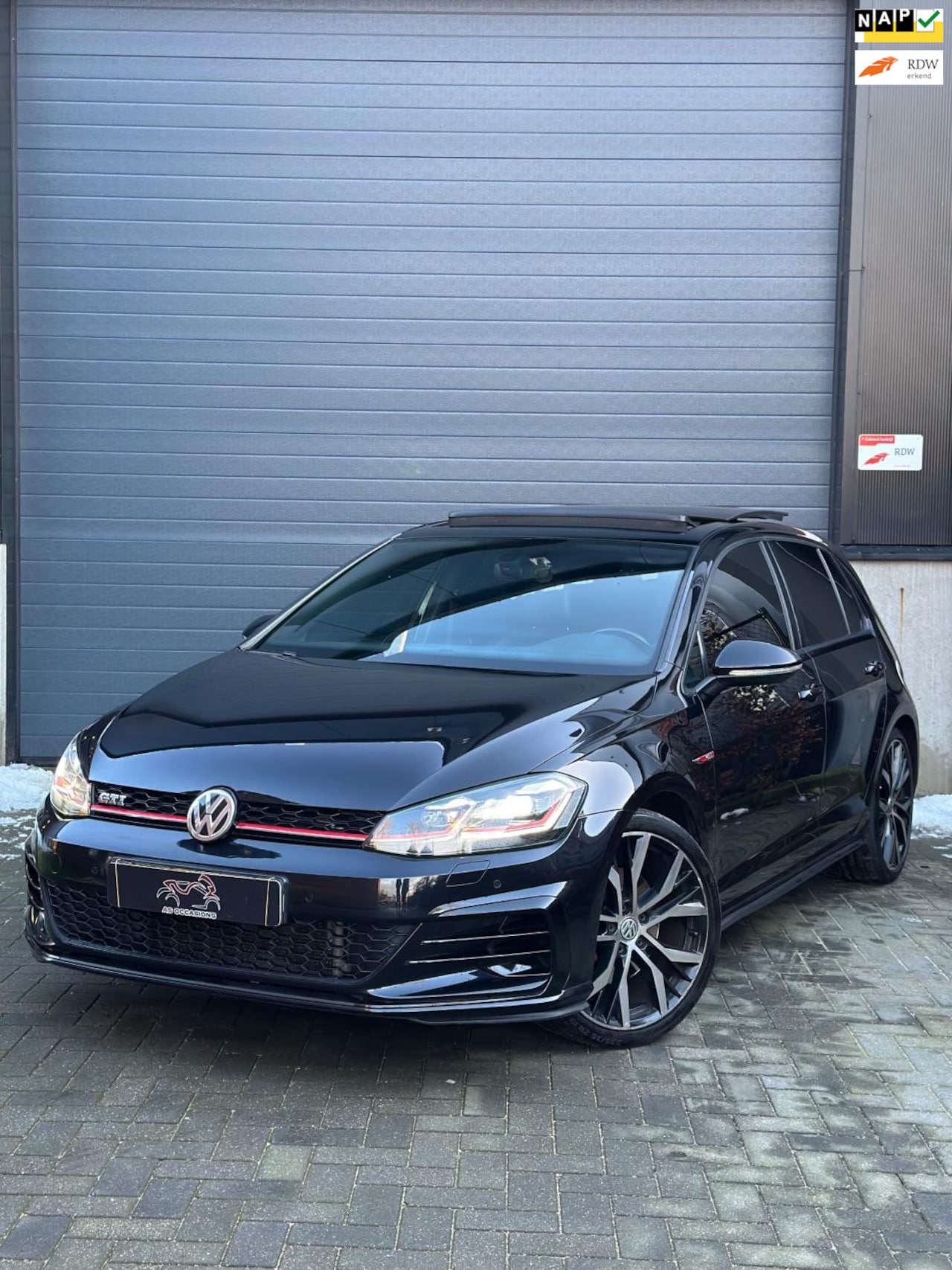 Volkswagen Golf - 7,5 2.0 TSI GTI Performance Pano - ACC - Stoelvw - CarPlay - AutoWereld.nl