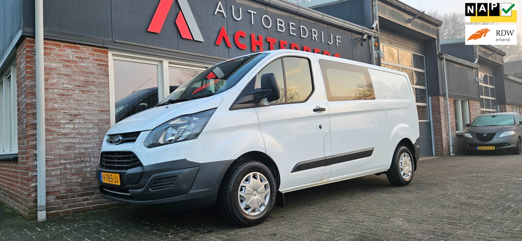 Ford Transit Custom - 290 2.0 TDCI L2H1 Economy Edition Airco! Dubbele Cabine! Trekhaak! 6-Zitplaatsen! Nette Bu - AutoWereld.nl