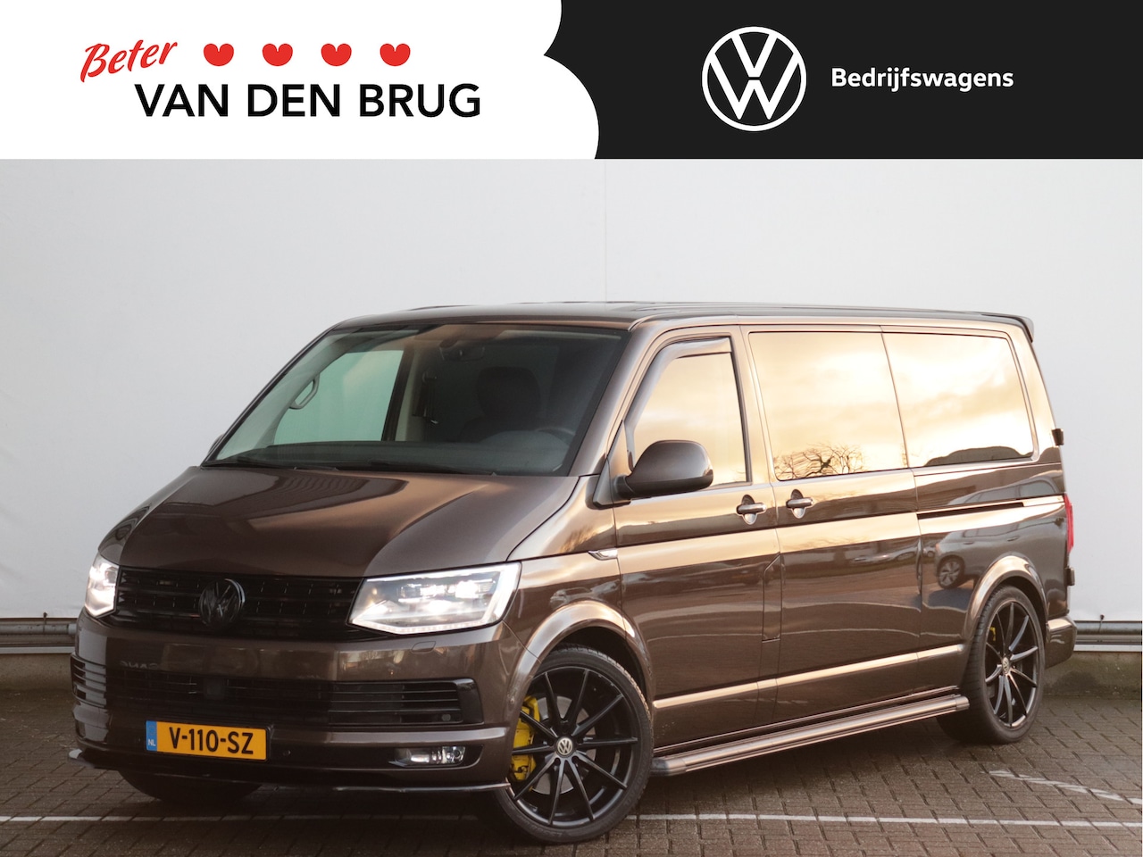 Volkswagen Transporter - 2.0 TDI L2H1 DC Highline 204PK | Leder | 2x schuifdeur | Camera | LED | Trekhaak | Stoelve - AutoWereld.nl