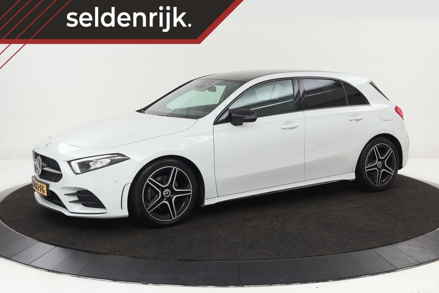 Mercedes-Benz A-klasse - 160 AMG Night | Stoelverwarming | Carplay | Camera | Leder/Alcantara | Widescreen | Naviga - AutoWereld.nl