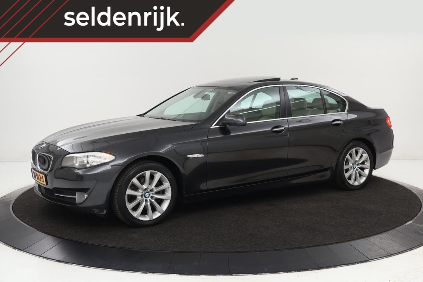 BMW 5-serie - 528xi High Executive | Schuifdak | Leder | Stoelverwarming | Camera | Xenon | Navigatie | - AutoWereld.nl