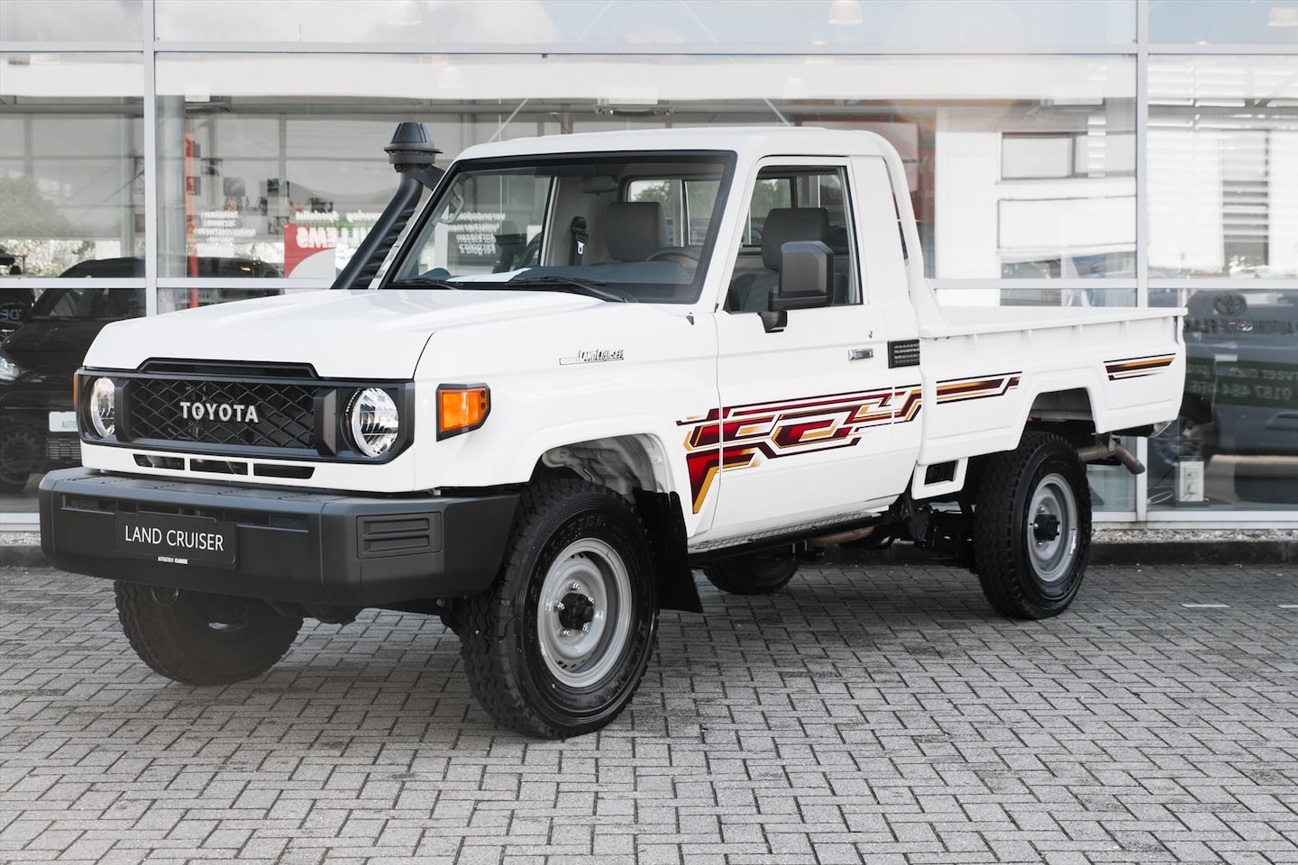 Toyota Land Cruiser - 4.0 V6 GRJ79 Single Cab M/T - AutoWereld.nl