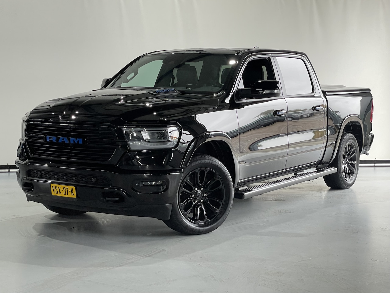 Dodge Ram 1500 - LPG 5.7 V8 4x4 Crew Cab Laramie LPG / Leder / Camera - AutoWereld.nl