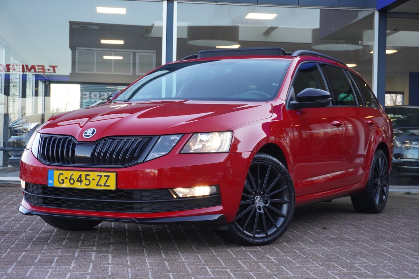 Skoda Octavia Combi - 1.5 TSI Greentech Sport Business | Virtuele Cockpit | Panodak | Trekhaak | Vol opties |PDC - AutoWereld.nl