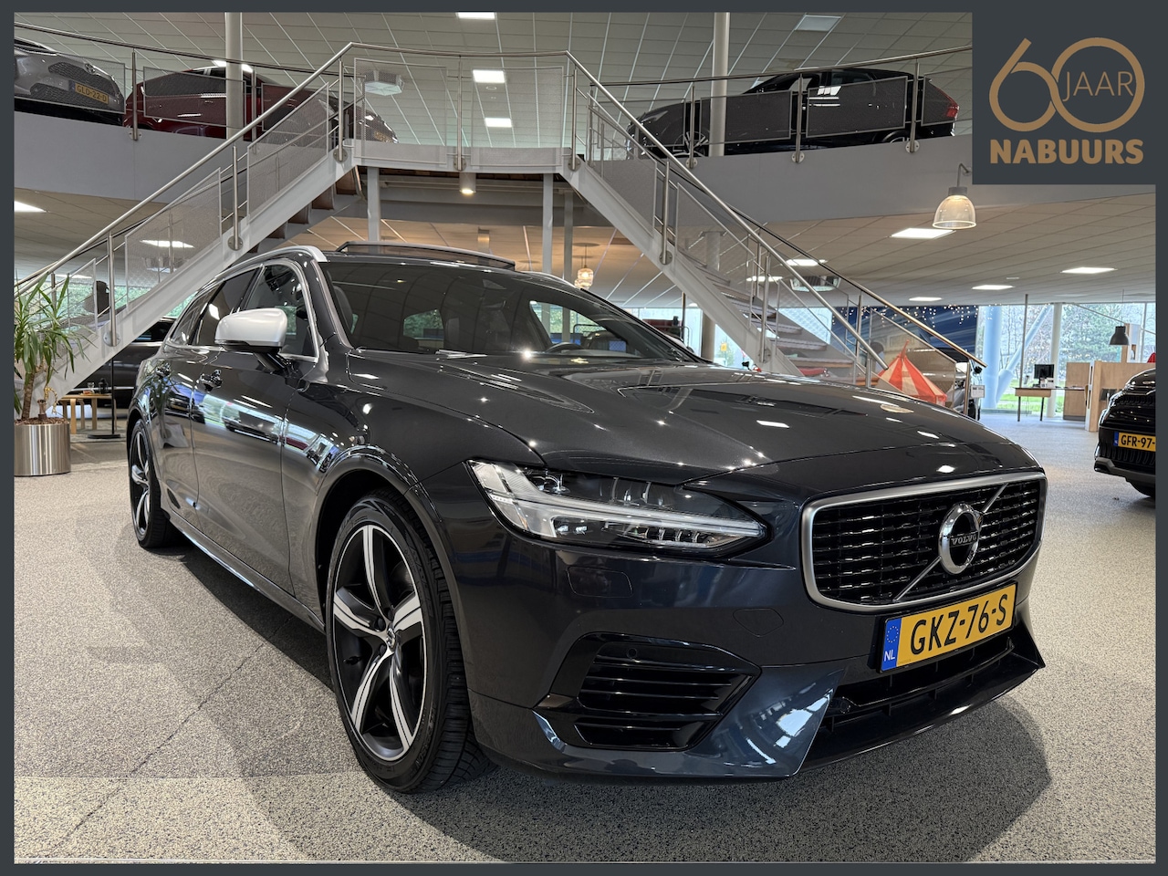 Volvo V90 - 2.0 T8 AWD R-Design 2.0 T8 AWD R-Design, Trekhaak, Pano, Adaptive - AutoWereld.nl