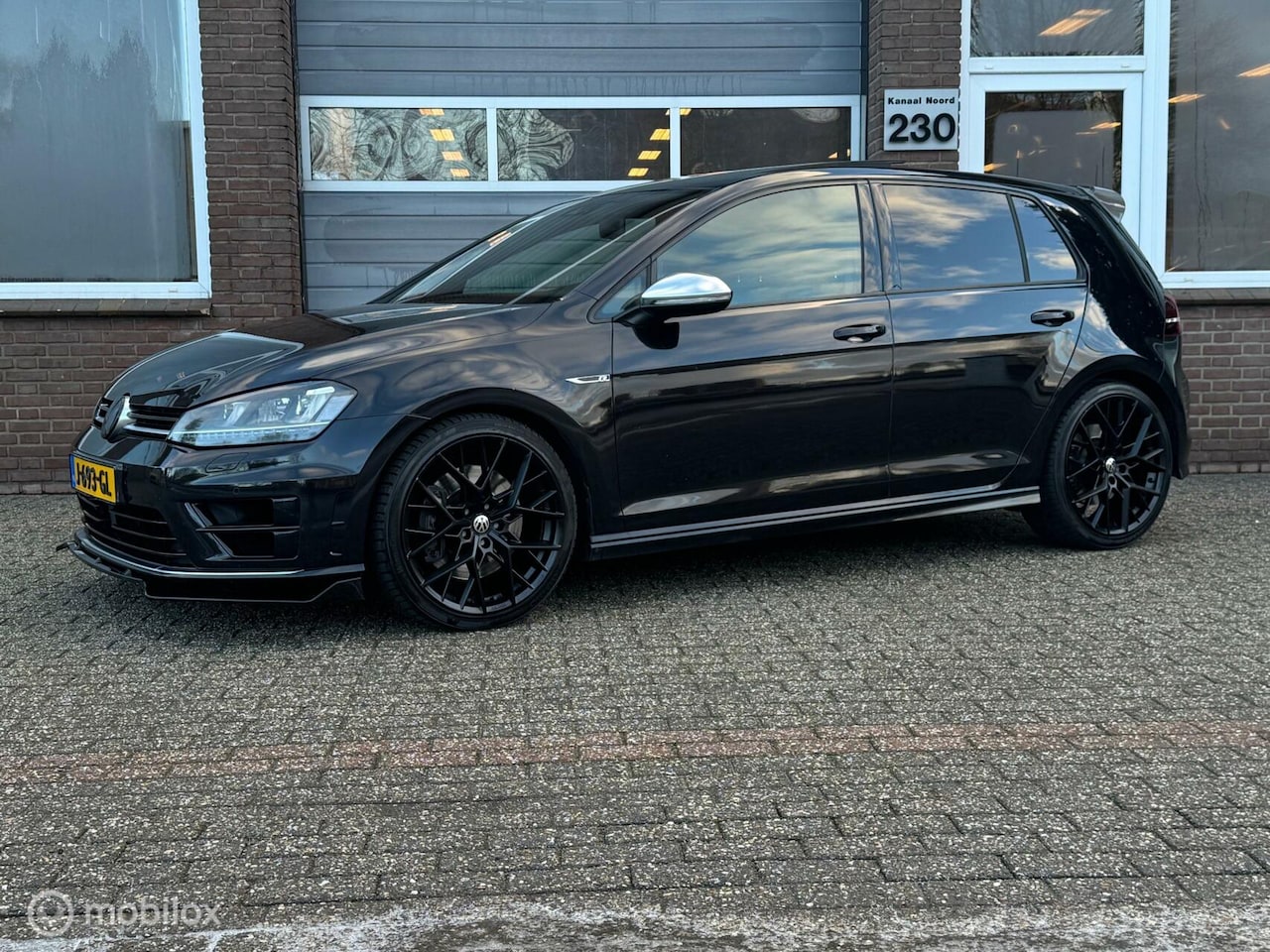 Volkswagen Golf - 2.0 TSI R 4Motion DSG LEDER/PANO/NAVI/VOL! - AutoWereld.nl