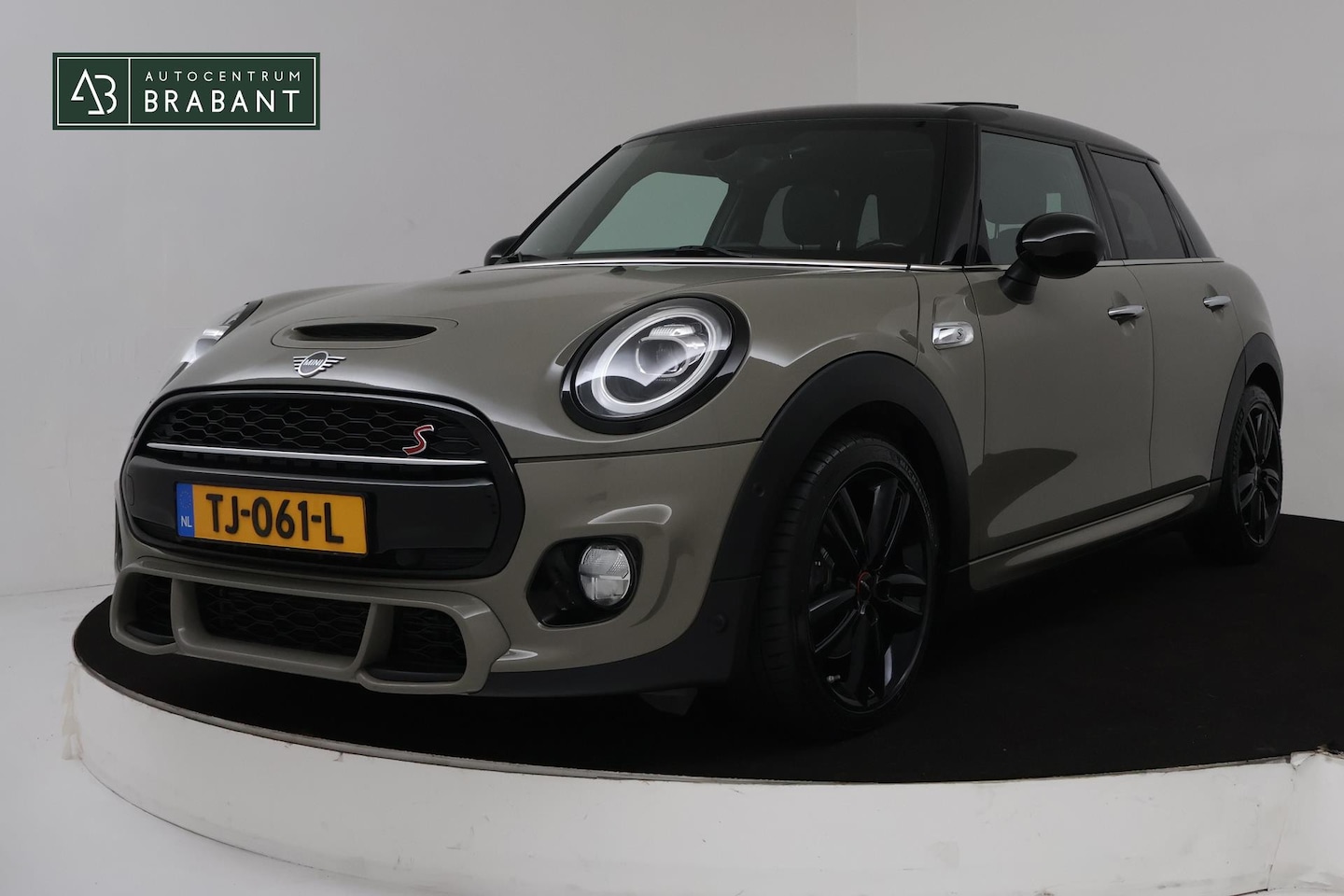 MINI Cooper S - Mini 2.0 Automaat (PANORAMADAK, HARMAN & KARDON, NAVIGATIE, PARKEERSENSOREN, STOELVERWARMI - AutoWereld.nl