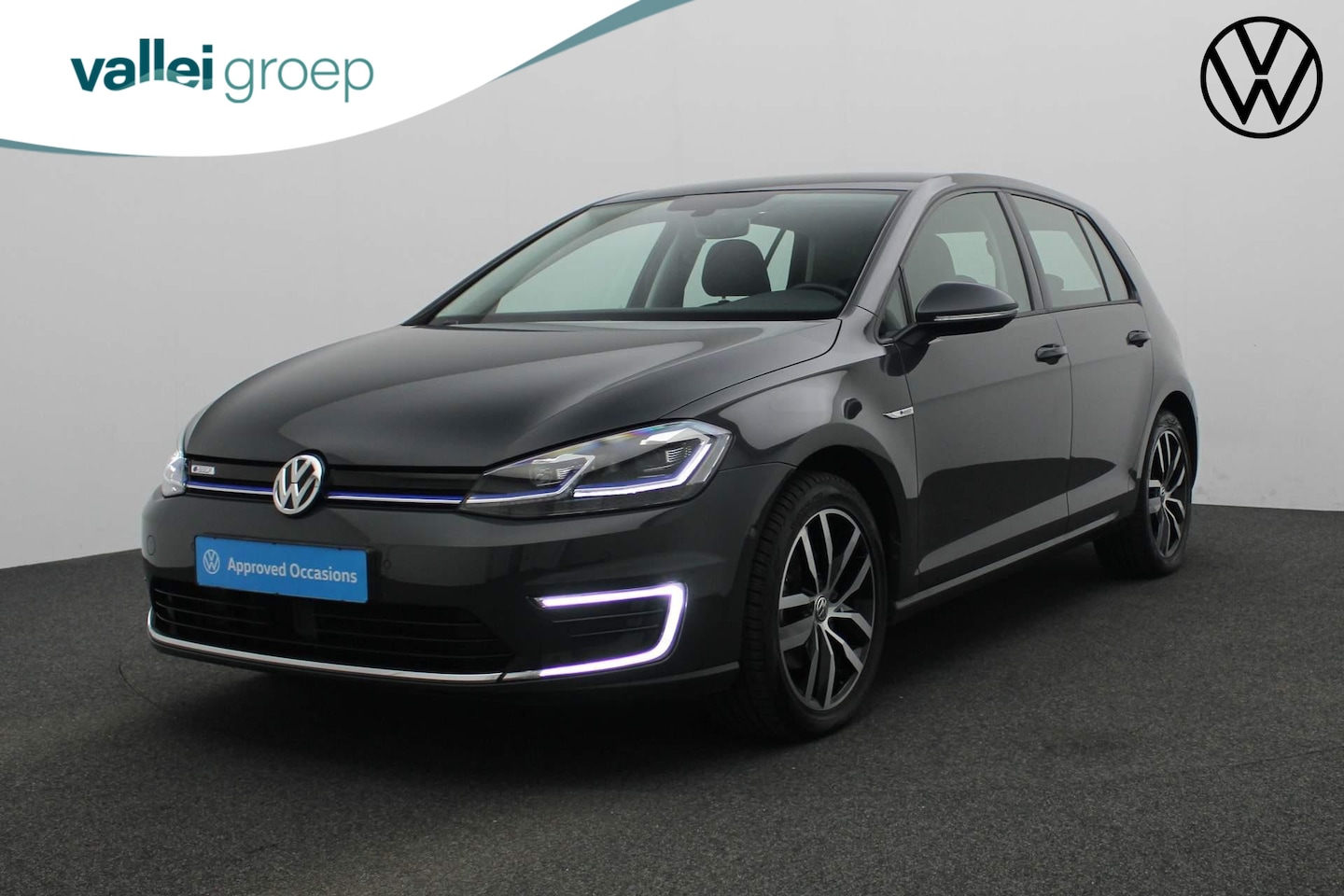 Volkswagen e-Golf - 136PK | Navi | Parkeersensoren voor/achter | ACC | Verwarmbare voorruit | Alarm | Park Ass - AutoWereld.nl