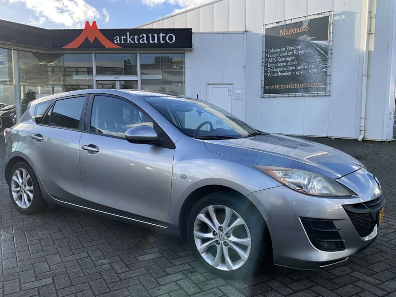 Mazda 3 - 2.0 DiSi Bns Plus Motor kapot - AutoWereld.nl