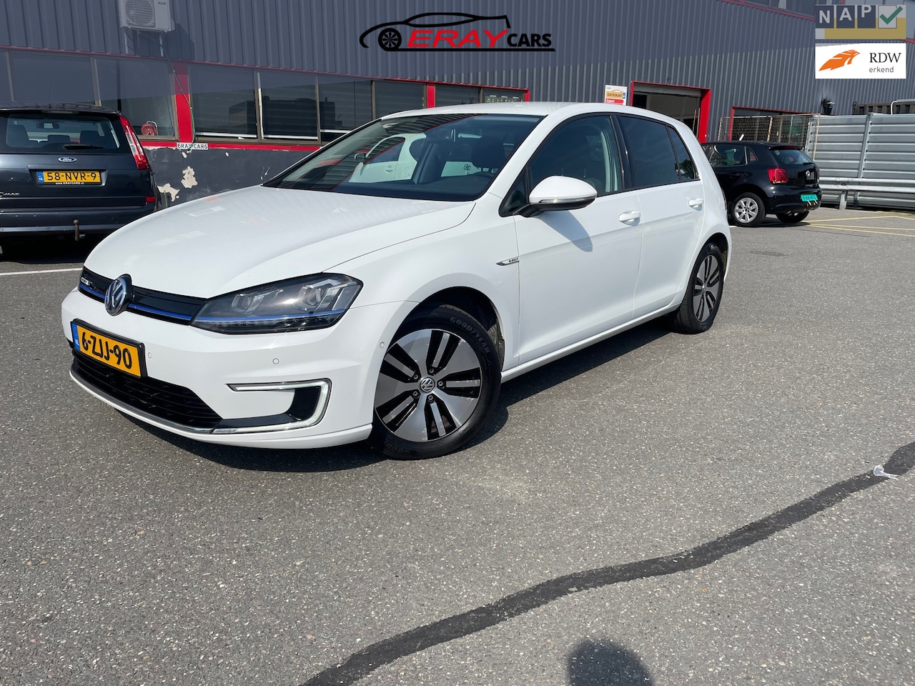 Volkswagen e-Golf - E-Golf Volledig elektrisch | Snellaadfunctie | Navigatie | Stoelverwarming | Adapt. Cruise - AutoWereld.nl