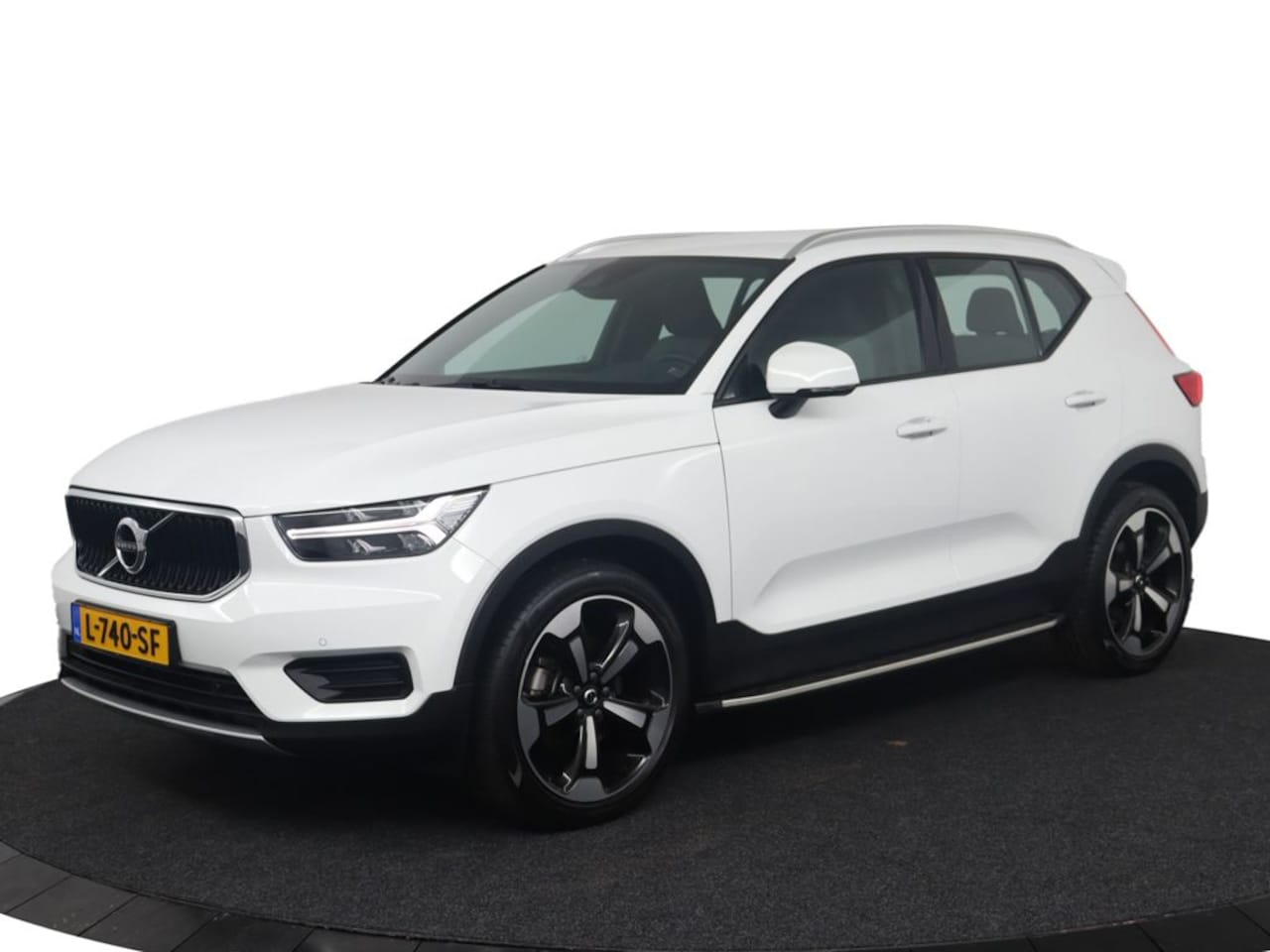 Volvo XC40 - T2 Momentum Business | Adaptieve cruise control | Stoel & stuurwielverwarming | Keyless en - AutoWereld.nl