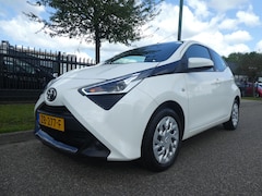 Toyota Aygo - 1.0 VVT-i 72pk 5D X-Play Navigatie Parkeer Camera AIRCO