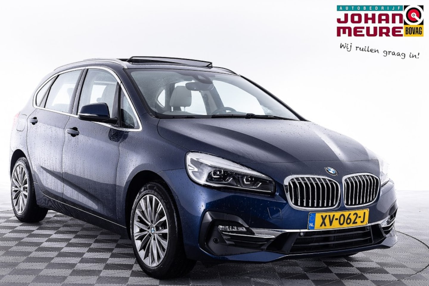 BMW 2-serie Active Tourer - 220 i High Executive | PANORAMADAK | LEDER | Trekhaak . - AutoWereld.nl