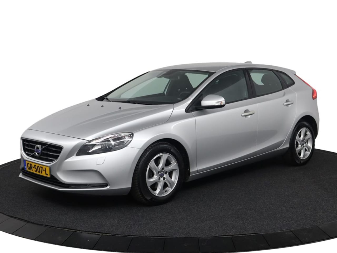 Volvo V40 - T2 Kinetic | Stoelverwarming | Cruise Control | High Performance Audio | Parkassist | Clim - AutoWereld.nl