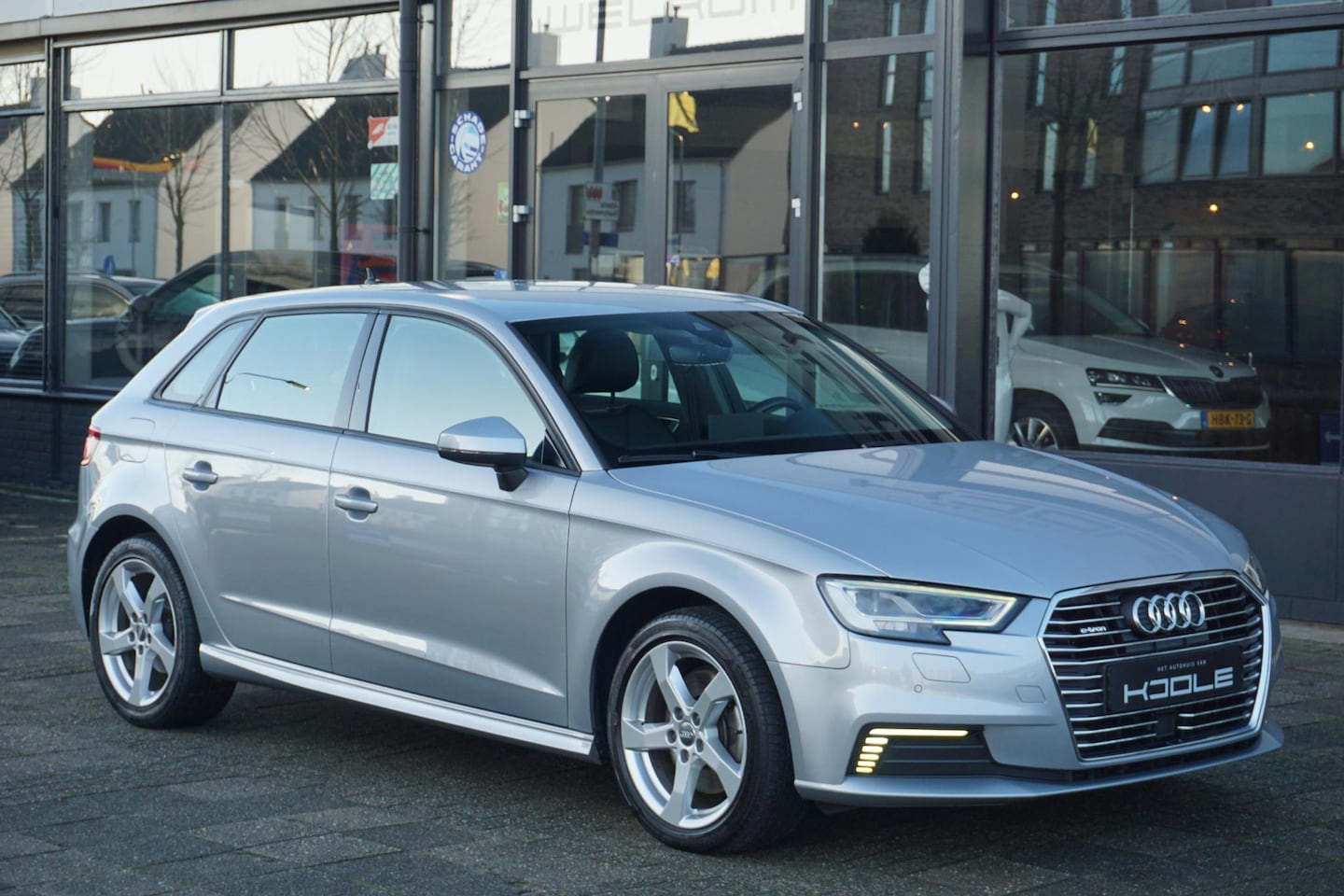 Audi A3 Sportback - 40 TFSI e Business edition e-tron | Leer | digital cockpit | ACC - AutoWereld.nl