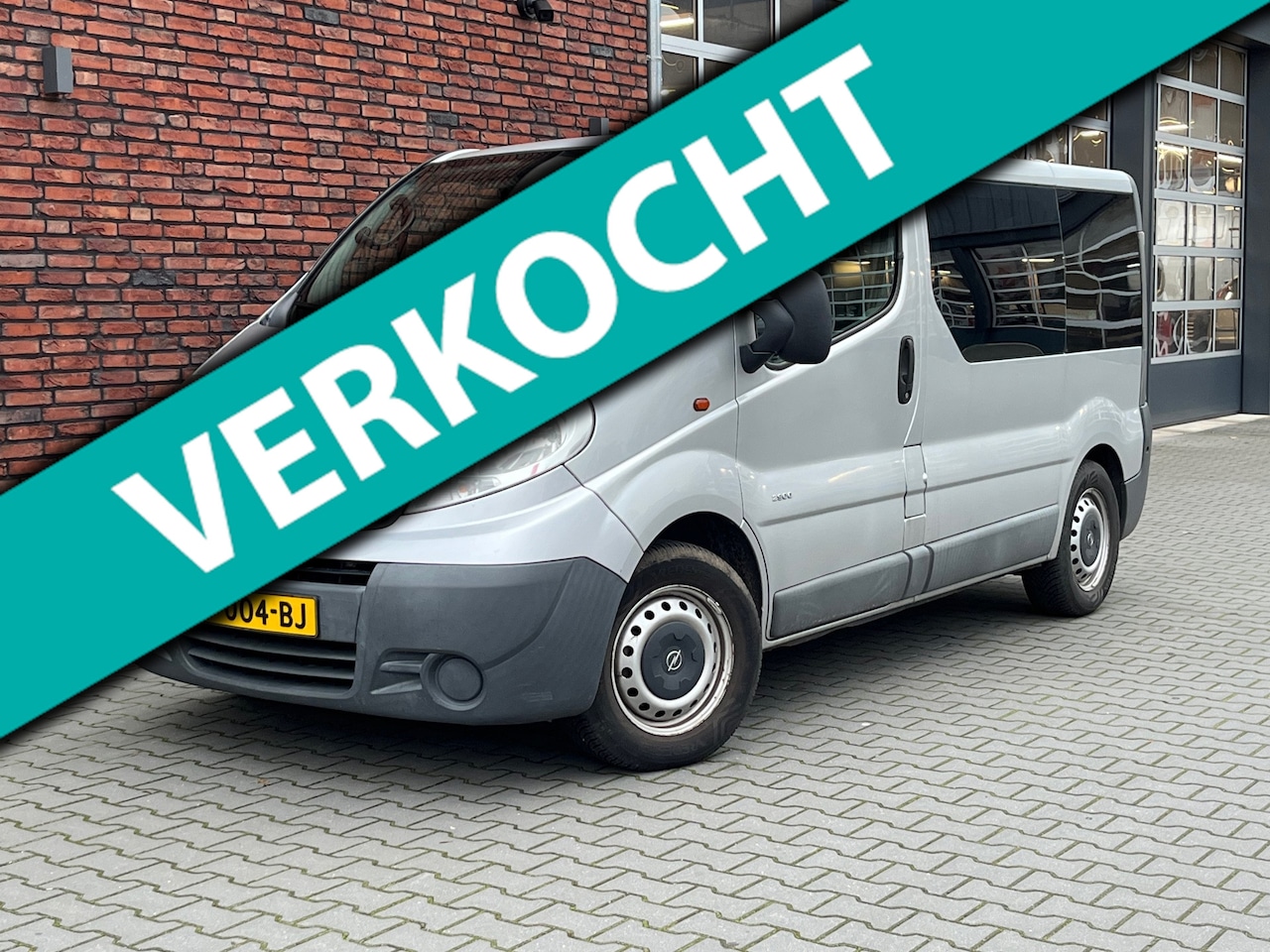 Opel Vivaro - Rolstoelbus/Automaat/AchteruitrijCam./ParkeerSensoren/ElektrischeLift/Airco/Cruise/Trekhaa - AutoWereld.nl