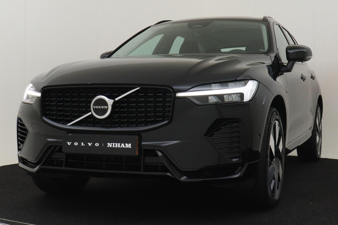 Volvo XC60 - T6 AWD ULTIMATE DARK -PANO.DAK|HEAD-UP DISP.|360°CAM|TREKHAAK|HK-AUDIO - AutoWereld.nl