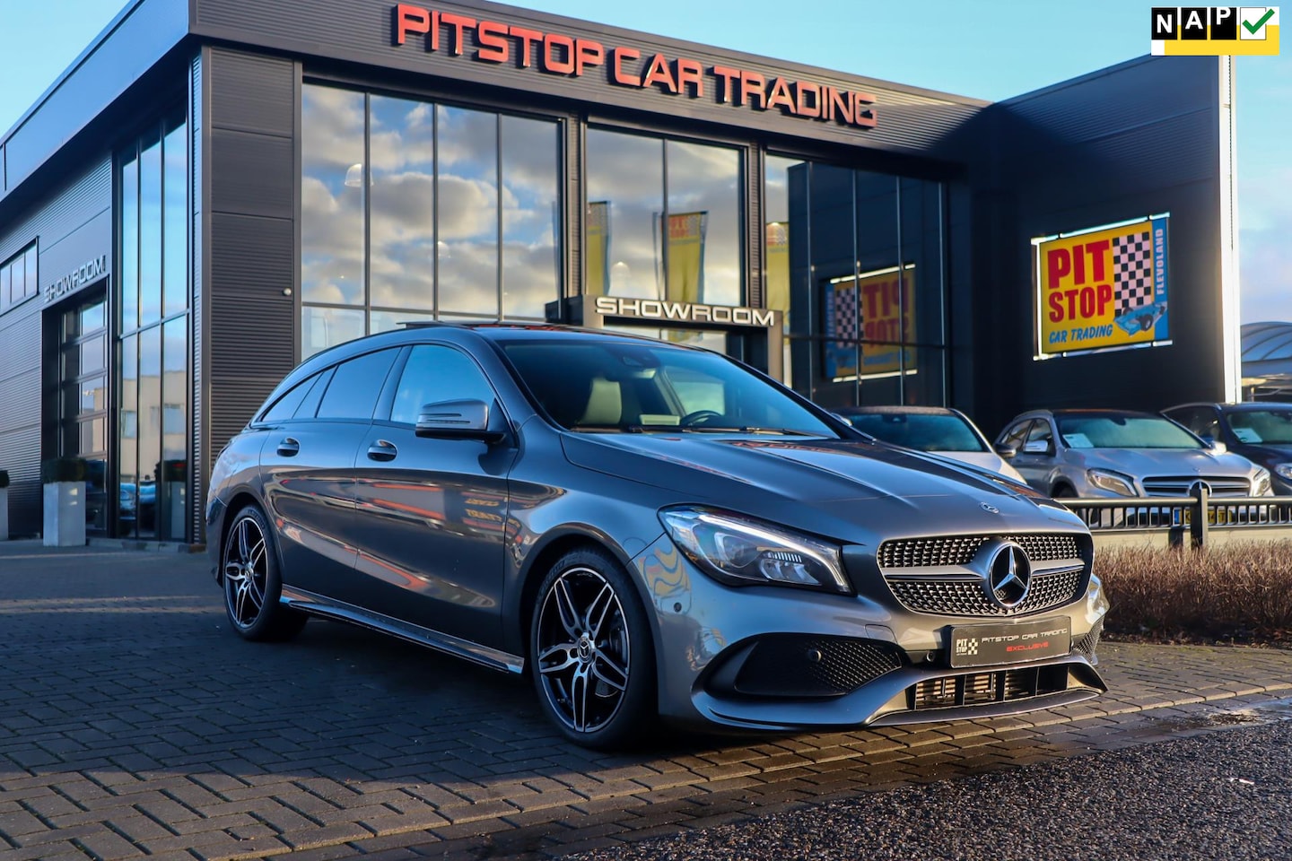 Mercedes-Benz CLA-klasse Shooting Brake - 180 AMG, Pano, Camera, Cruise, *51000km*! - AutoWereld.nl