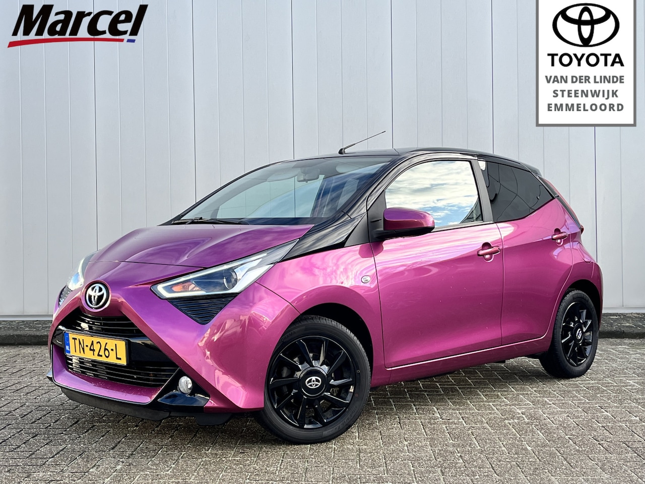 Toyota Aygo - 1.0 VVT-i x-cite Bi-Tone Airco Camera Apple Carplay Android Auto Dealer onderhouden - AutoWereld.nl