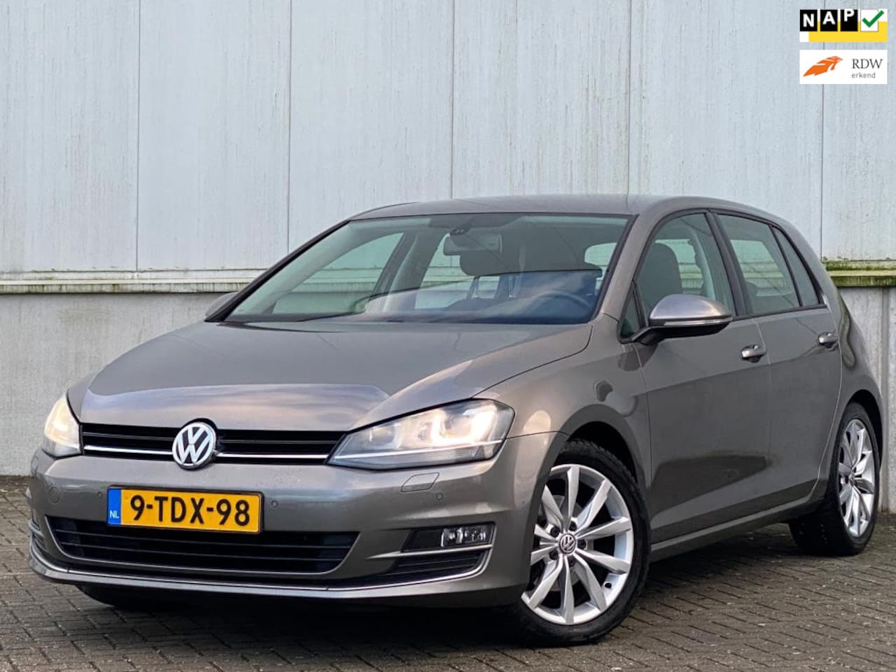 Volkswagen Golf - 1.4 TSI Highline NAP I DEALER ONDERHOUDEN I 1e EIGENAAR I NAVI I TREKHAAK I SENSOREN I APK - AutoWereld.nl