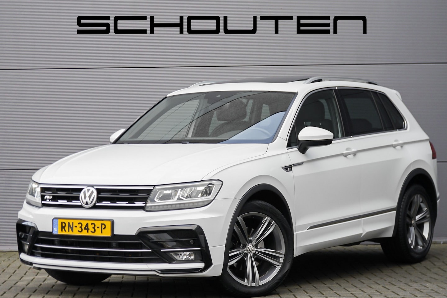 Volkswagen Tiguan - 1.4 TSI R-Line Pano ACC CarPlay LED - AutoWereld.nl