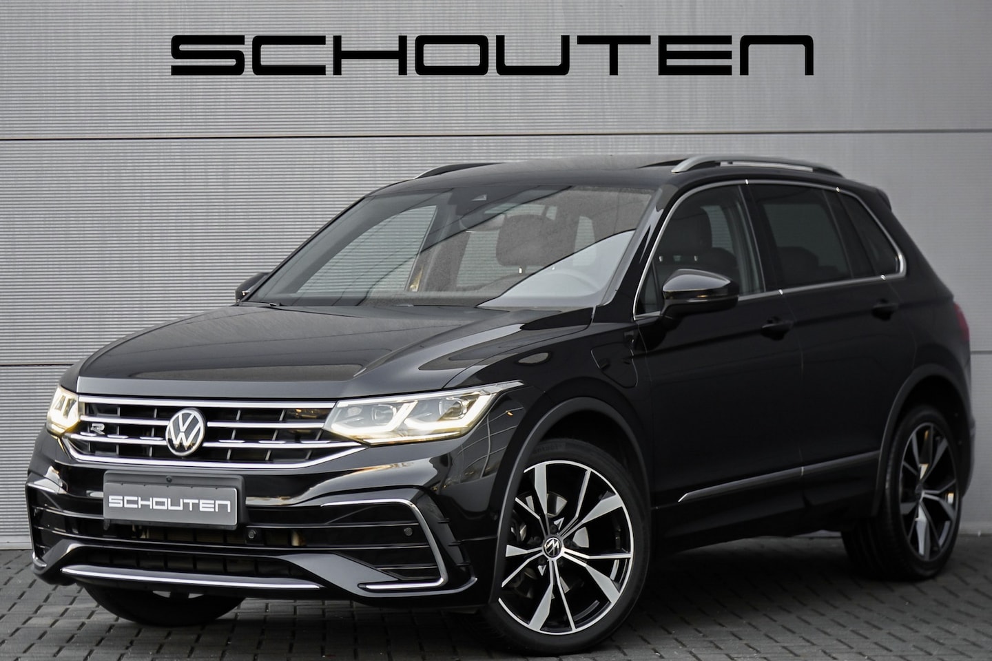 Volkswagen Tiguan - 1.4 TSI eHybrid R-Line Pano Trekhaak Memory Seats ACC 360° BTW - AutoWereld.nl