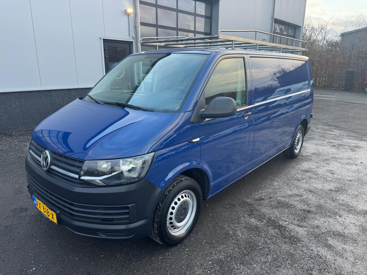 Volkswagen Transporter - 2.0 TDI L2H1 Airco / Cruise / Imperiaal / 1 Eigenaar - AutoWereld.nl