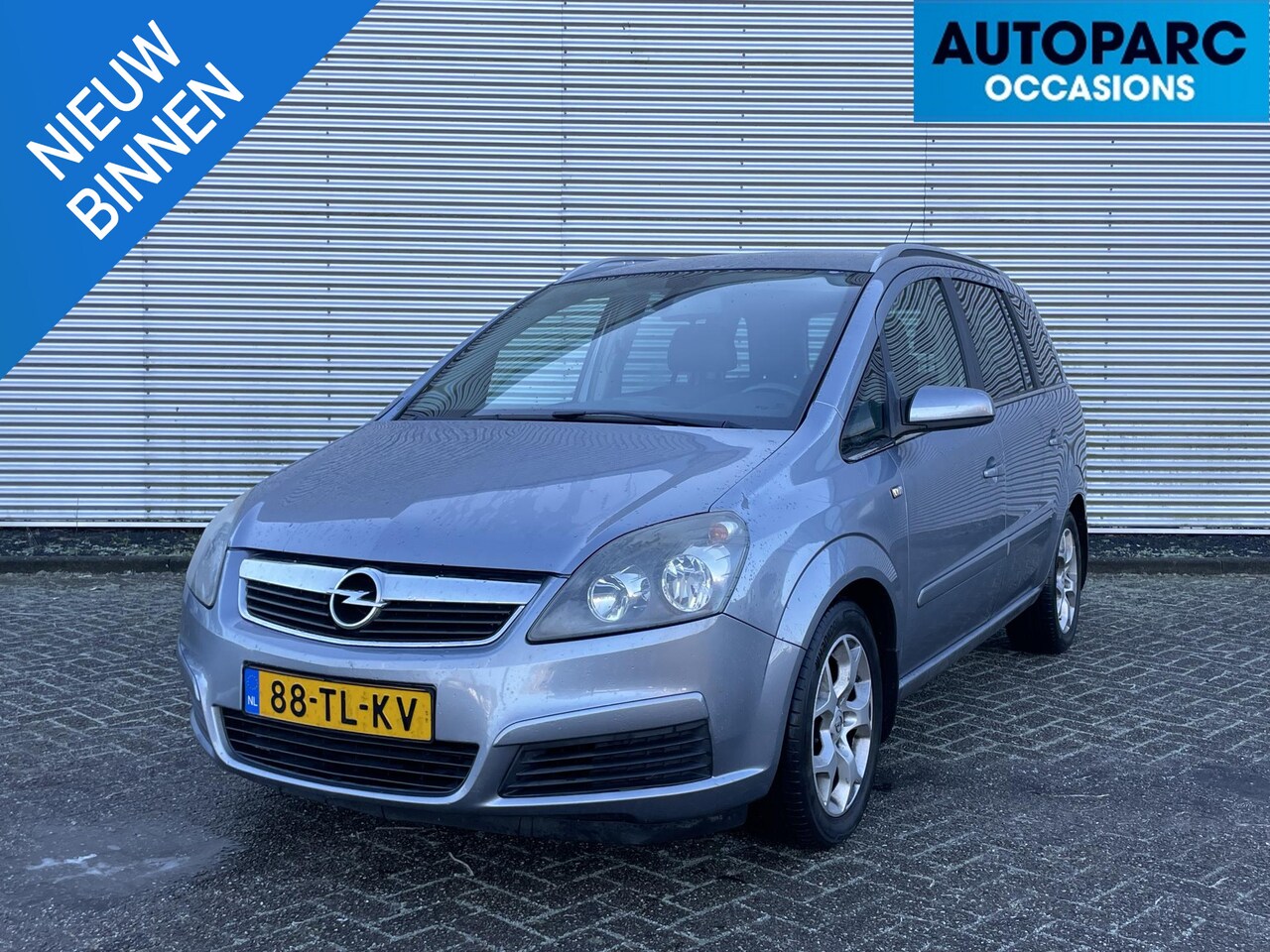 Opel Zafira - 2.2 Cosmo GOED RIJDENDE ZAFIRA, ONDERHOUD AANWEZIG, AIRCO, 7 PERSOONS, TREKHAAK, RECHTSACH - AutoWereld.nl