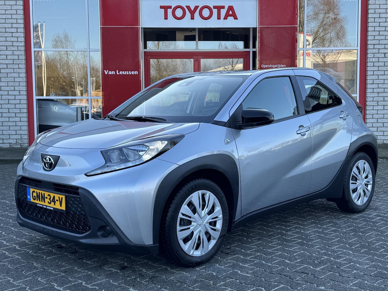 Toyota Aygo X - PLAY 4S-BANDEN AD-CRUISE AIRCO APPLE/ANDROID CAMERA BLUETOOTH EL-RAMEN/SPIEGELS - AutoWereld.nl