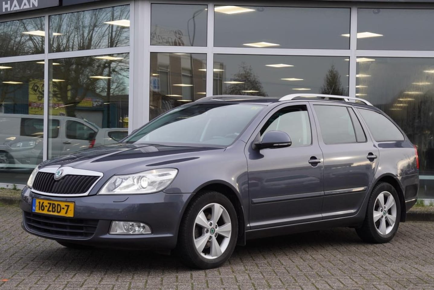 Skoda Octavia Combi - 1.2 TSI AUTOMAAT Elegance Business Line TREKHAAK NAVI ORIG NL XENON - AutoWereld.nl