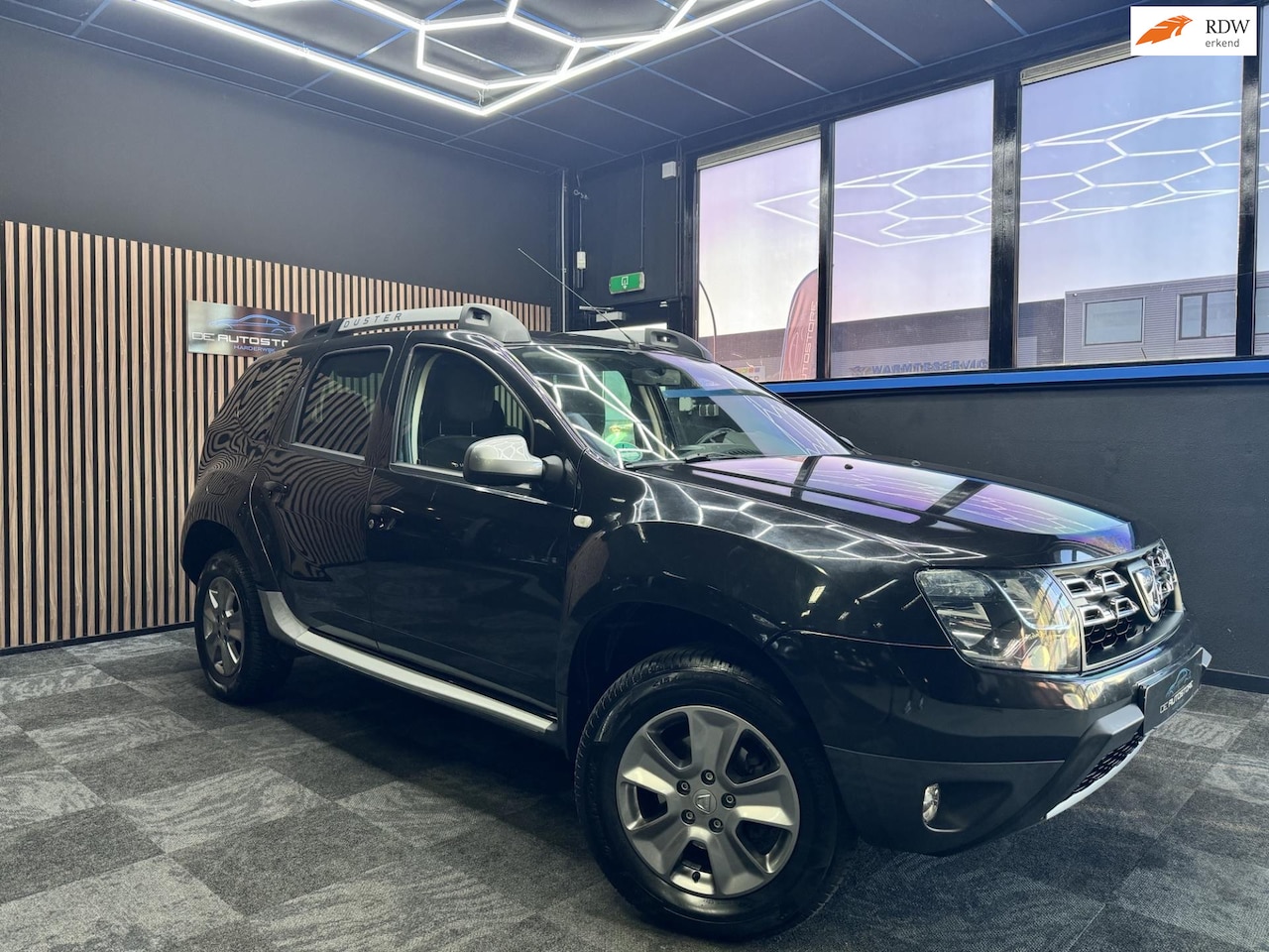 Dacia Duster - 1.2 Tce 4x2 Lauréate 2e Eig Navi Airco 107000km!! In perfecte Staat - AutoWereld.nl