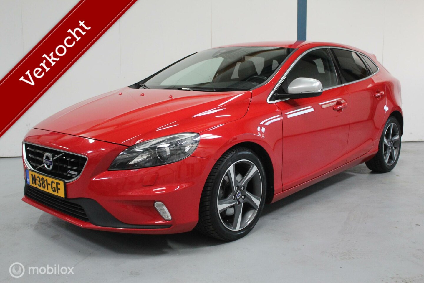 Volvo V40 - 1.6 T3 R-Design NAVI / HALF LEER - AutoWereld.nl