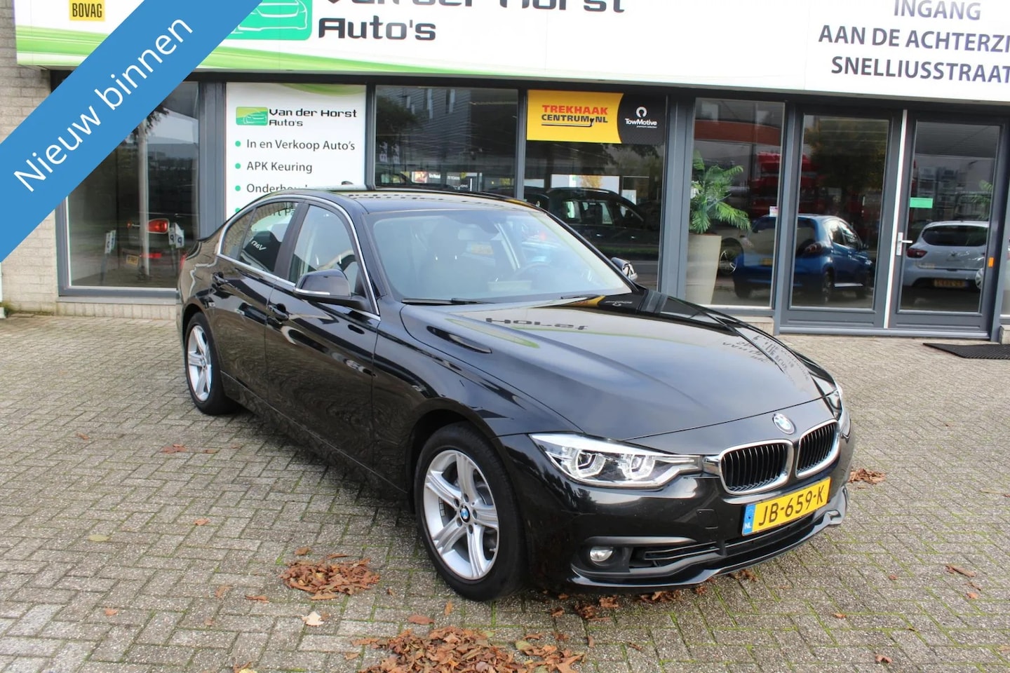 BMW 3-serie - 318i Essential NAVI LED automaat - AutoWereld.nl