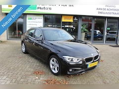 BMW 3-serie - 318i Essential NAVI LED automaat