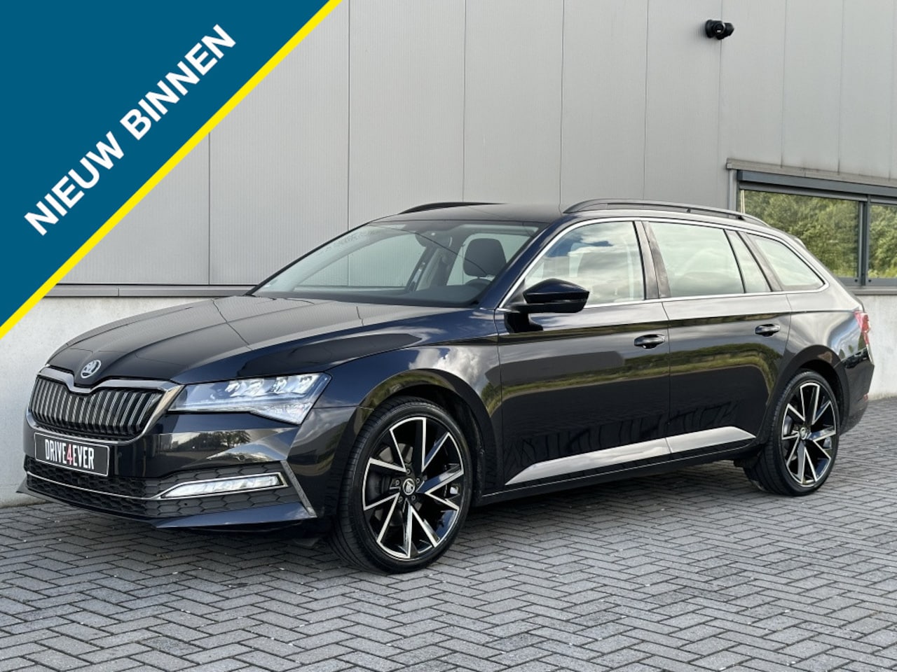 Skoda Superb Combi - 1.4 TSI iV Bns Ed. 218pk NAVI/CAMERA/ACC/ECC/PDC/MF STUUR - AutoWereld.nl